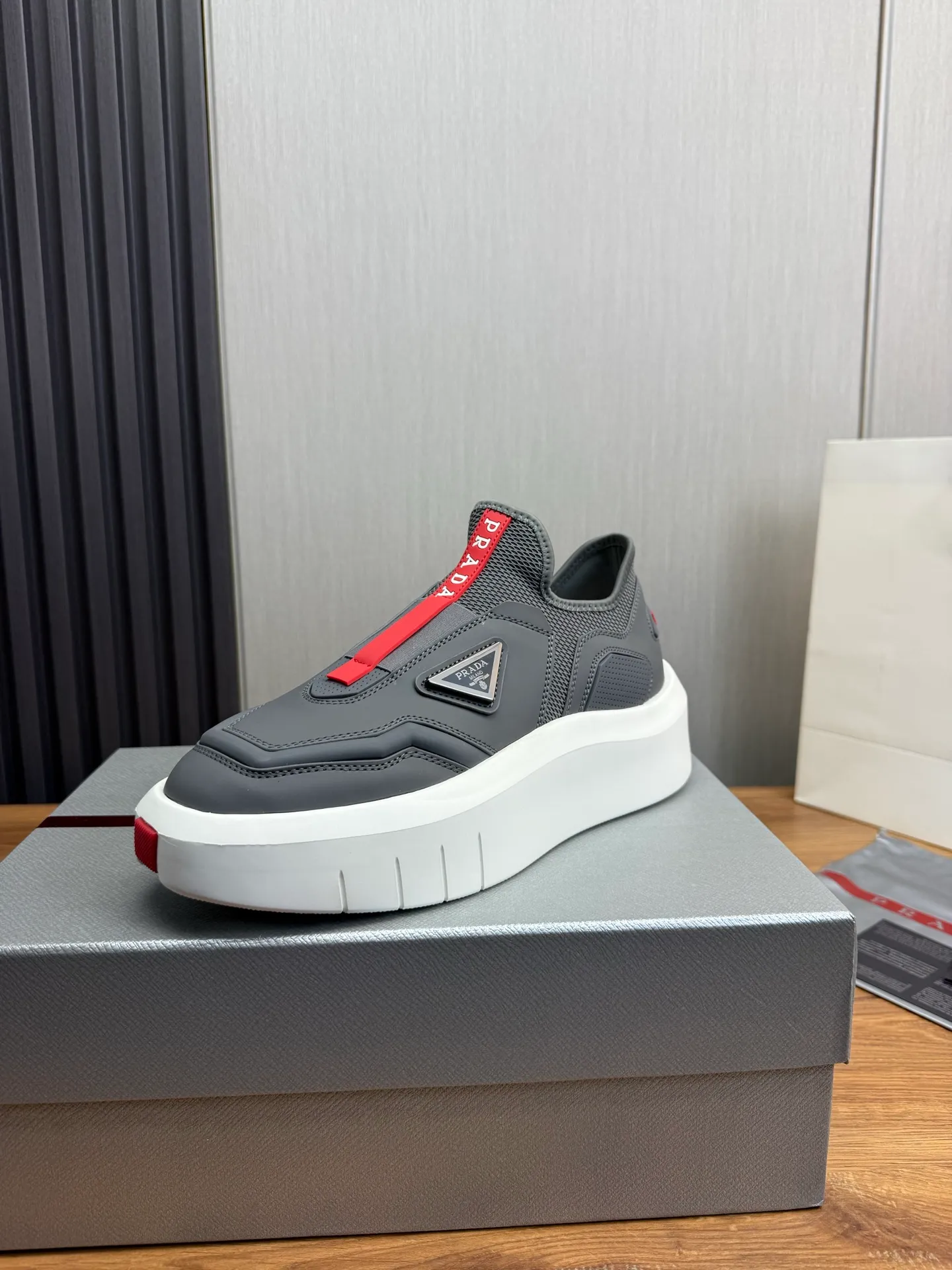 Men's shoes 💰620💰 [PRADA] Autumn and winter hot men's shoes are shipped 👏Official website synchronized ⬆️Original fly-woven cowhide fabric + cowhide lining, 1⃣️:1⃣️reproduction, original sole, 38-45 (45. Customized, non-refundable)